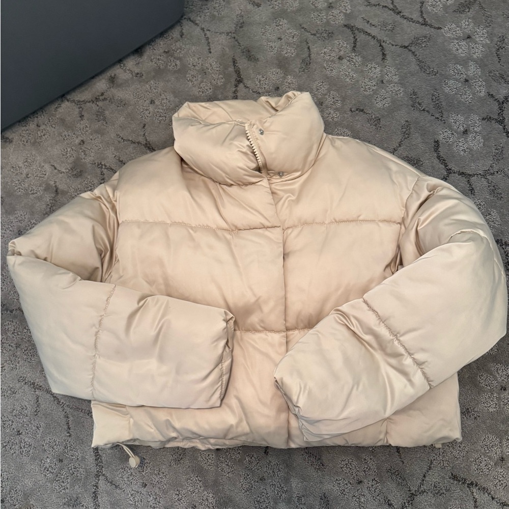Zara Women's Beige Puffer Jacket